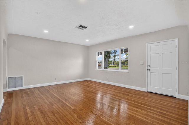 6946 5TH AVENUE N, St Petersburg, FL 33710