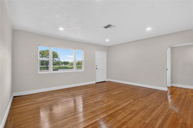 6946 5TH AVENUE N, St Petersburg, FL 33710