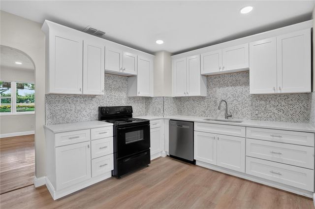 6946 5TH AVENUE N, St Petersburg, FL 33710
