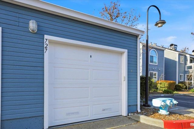 727 Portwalk Place, Redwood City, CA 94065