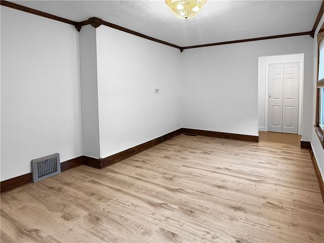1098 Tenth St, Taylor Twp, PA 16160