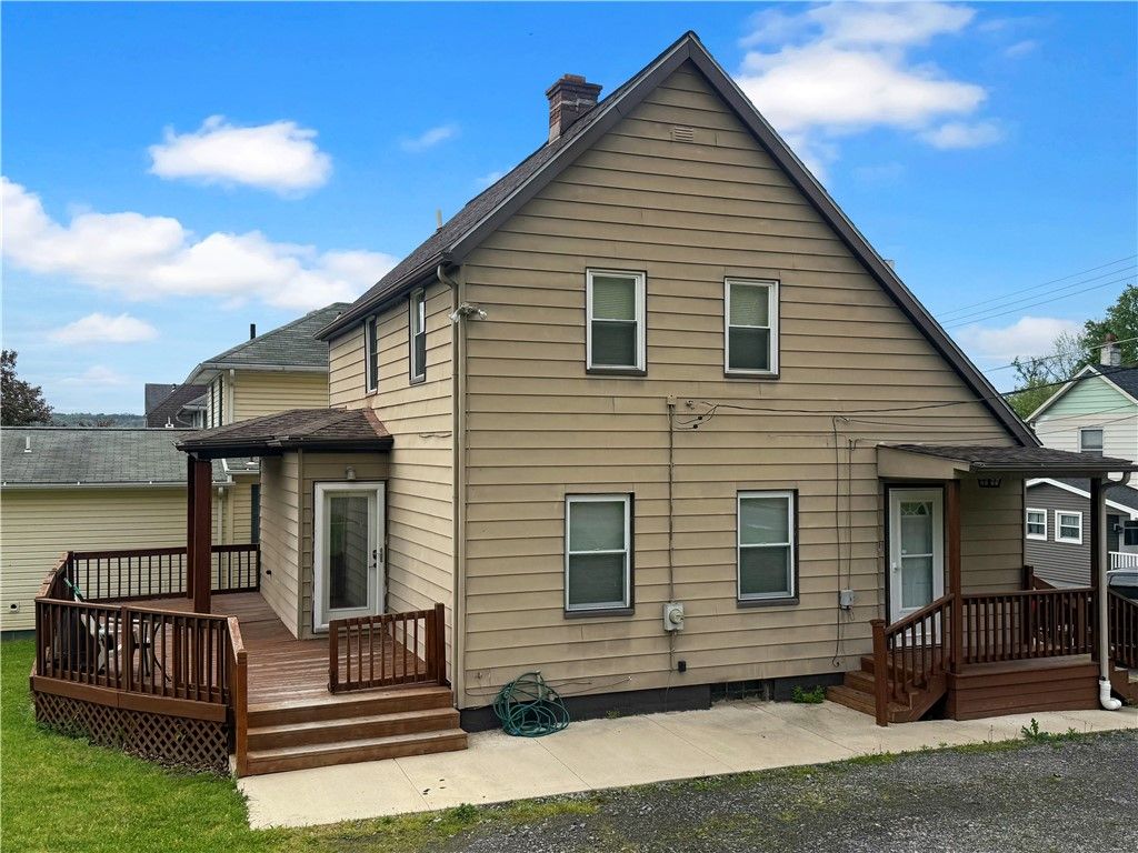 1098 Tenth St, Taylor Twp, PA 16160