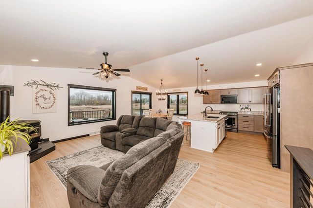 555 Lake Breeze LANE, Random Lake, WI 53075