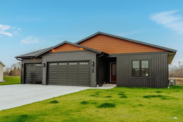 555 Lake Breeze LANE, Random Lake, WI 53075