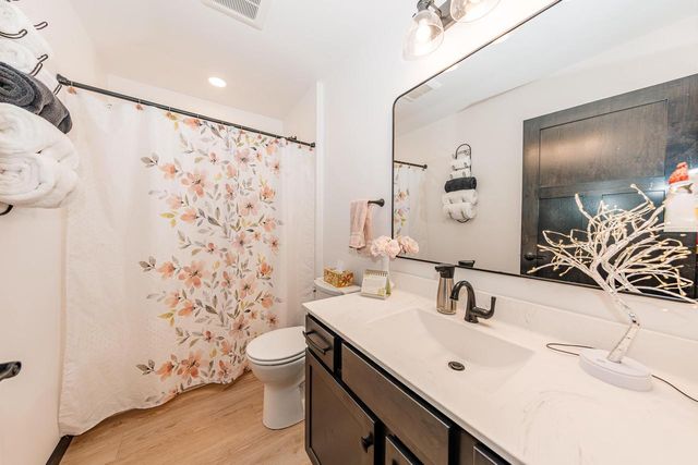 555 Lake Breeze LANE, Random Lake, WI 53075