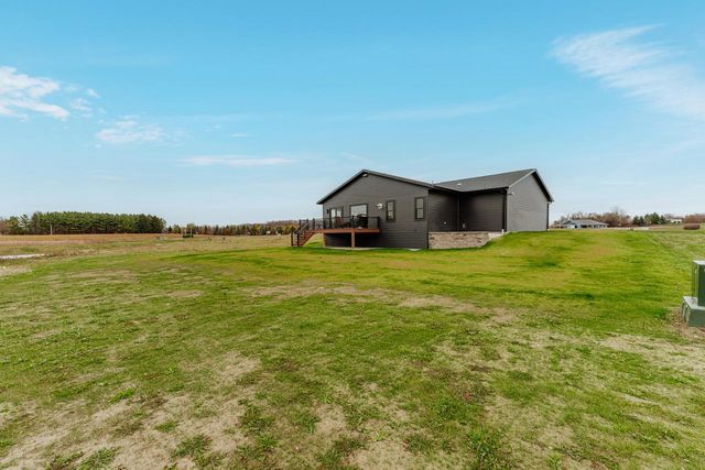 555 Lake Breeze LANE, Random Lake, WI 53075