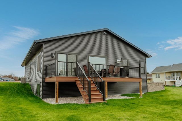 555 Lake Breeze LANE, Random Lake, WI 53075