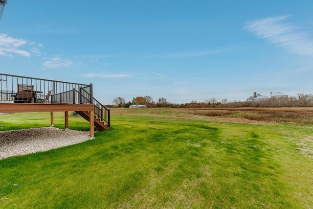 555 Lake Breeze LANE, Random Lake, WI 53075