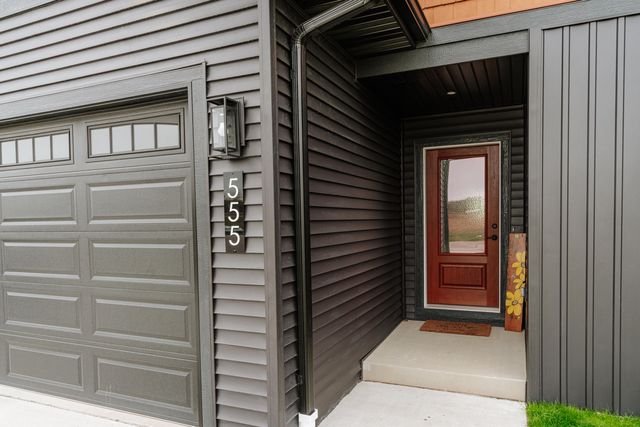 555 Lake Breeze LANE, Random Lake, WI 53075