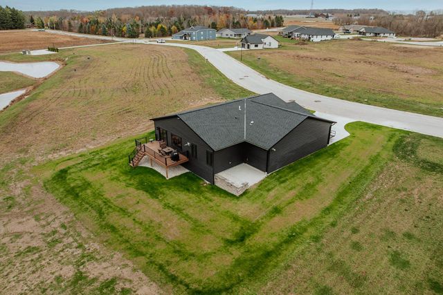 555 Lake Breeze LANE, Random Lake, WI 53075