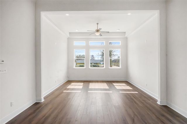 6413 N Ridgecrest Drive, Hitchcock, TX 77563