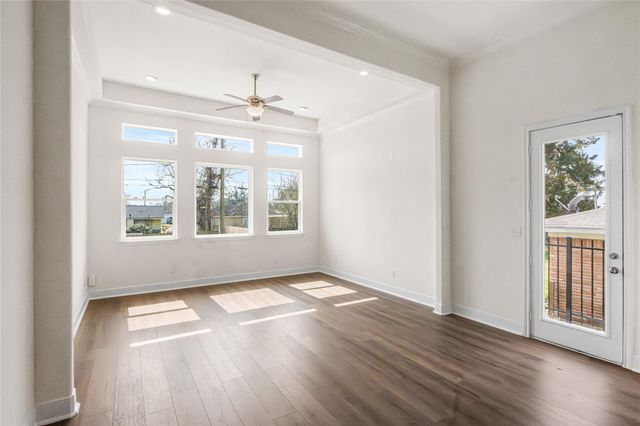 6413 N Ridgecrest Drive, Hitchcock, TX 77563