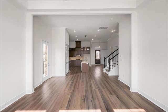 6413 N Ridgecrest Drive, Hitchcock, TX 77563