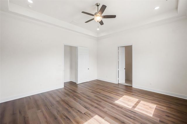 6413 N Ridgecrest Drive, Hitchcock, TX 77563