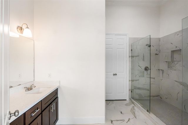 6413 N Ridgecrest Drive, Hitchcock, TX 77563