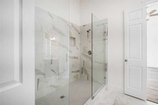 6413 N Ridgecrest Drive, Hitchcock, TX 77563