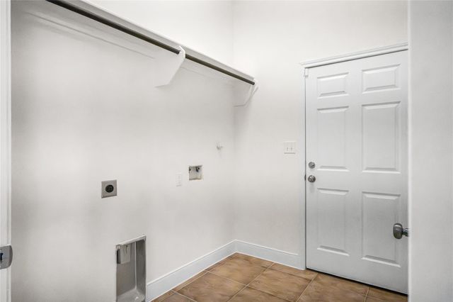 6413 N Ridgecrest Drive, Hitchcock, TX 77563