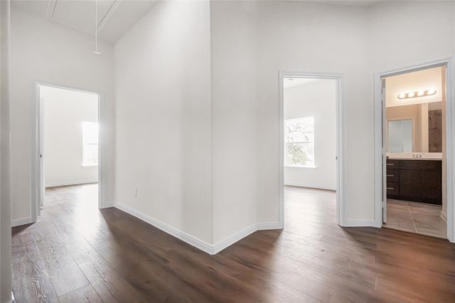 6413 N Ridgecrest Drive, Hitchcock, TX 77563