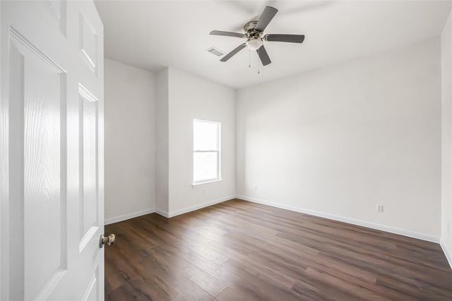 6413 N Ridgecrest Drive, Hitchcock, TX 77563