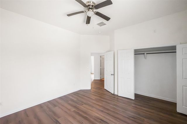 6413 N Ridgecrest Drive, Hitchcock, TX 77563