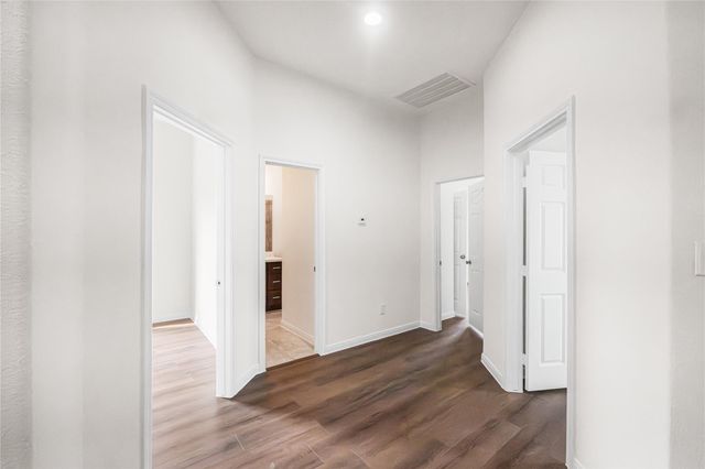 6413 N Ridgecrest Drive, Hitchcock, TX 77563