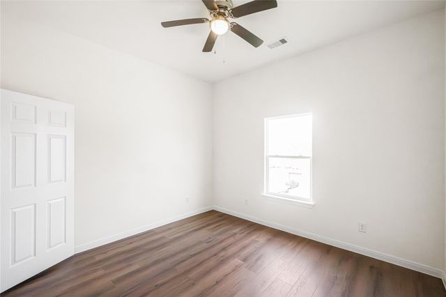 6413 N Ridgecrest Drive, Hitchcock, TX 77563