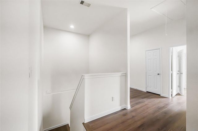 6413 N Ridgecrest Drive, Hitchcock, TX 77563