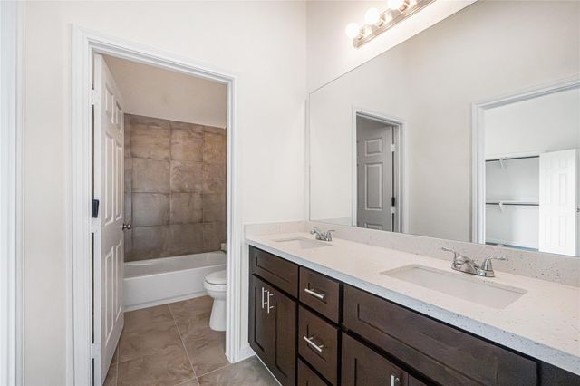 6413 N Ridgecrest Drive, Hitchcock, TX 77563