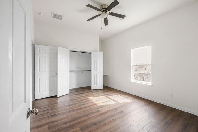 6413 N Ridgecrest Drive, Hitchcock, TX 77563