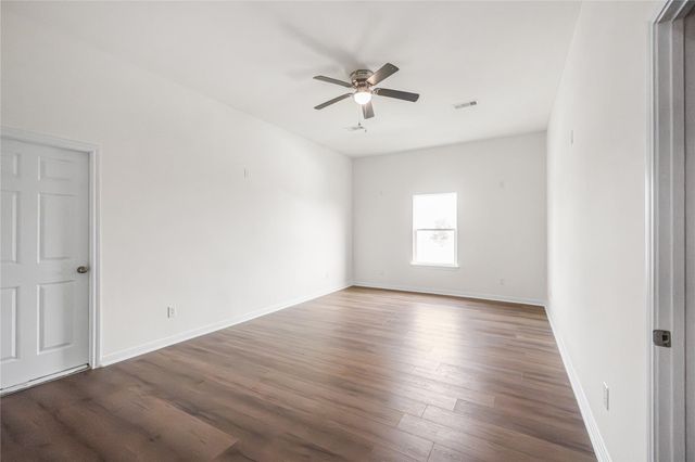 6413 N Ridgecrest Drive, Hitchcock, TX 77563