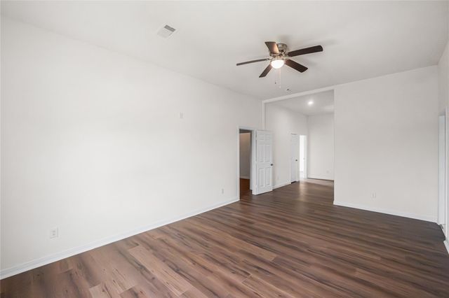 6413 N Ridgecrest Drive, Hitchcock, TX 77563