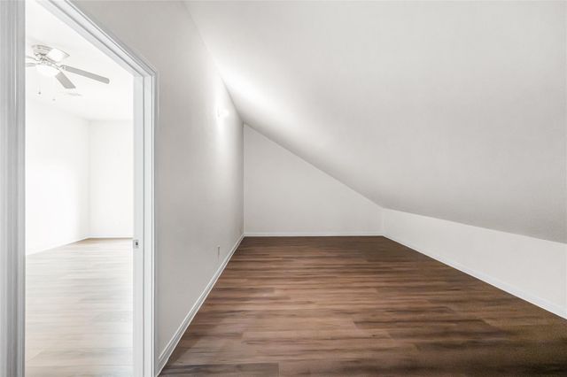 6413 N Ridgecrest Drive, Hitchcock, TX 77563