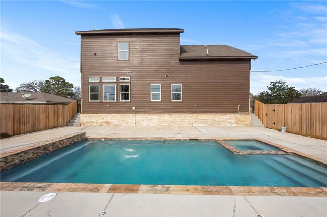 6413 N Ridgecrest Drive, Hitchcock, TX 77563