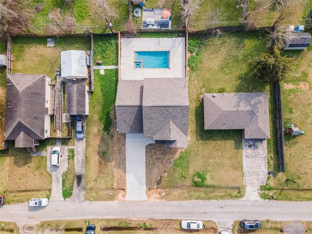6413 N Ridgecrest Drive, Hitchcock, TX 77563