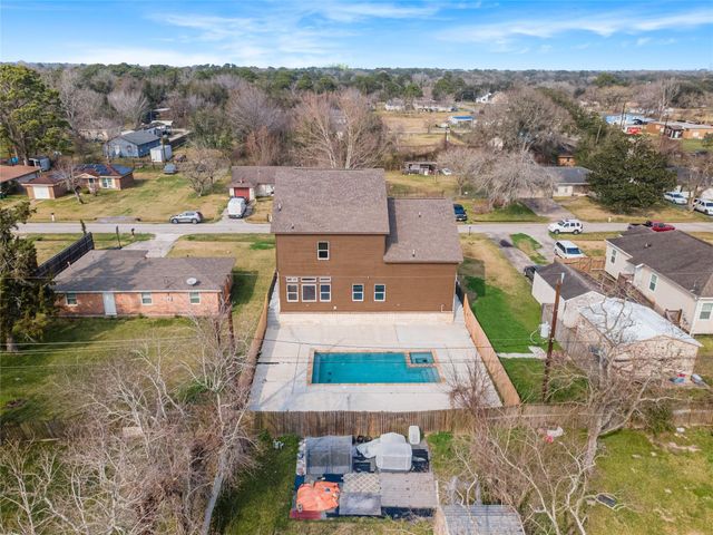 6413 N Ridgecrest Drive, Hitchcock, TX 77563