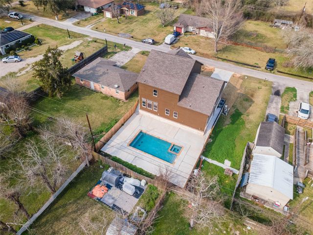 6413 N Ridgecrest Drive, Hitchcock, TX 77563