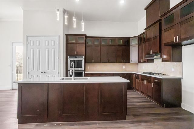 6413 N Ridgecrest Drive, Hitchcock, TX 77563