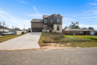 6413 N Ridgecrest Drive, Hitchcock, TX 77563