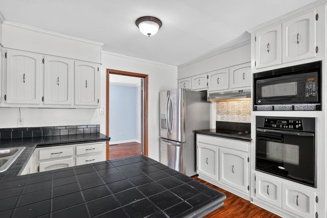 1882 Wellsbrook Dr, Fayetteville, TN 37334