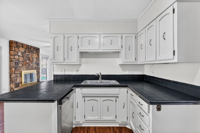 1882 Wellsbrook Dr, Fayetteville, TN 37334