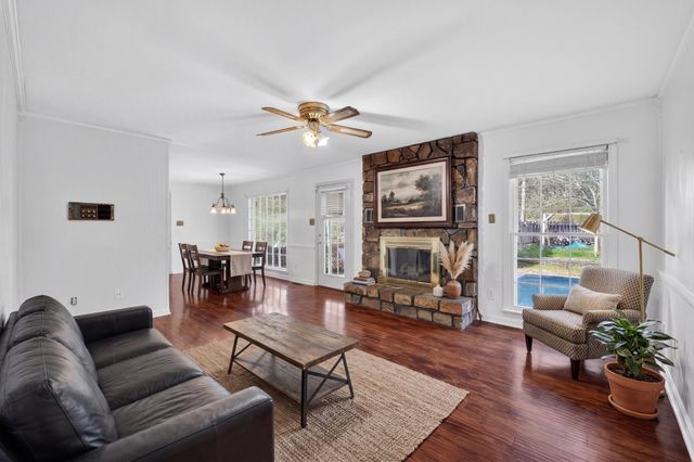 1882 Wellsbrook Dr, Fayetteville, TN 37334