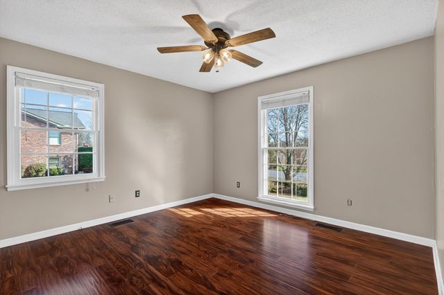 1882 Wellsbrook Dr, Fayetteville, TN 37334