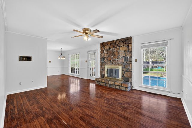 1882 Wellsbrook Dr, Fayetteville, TN 37334