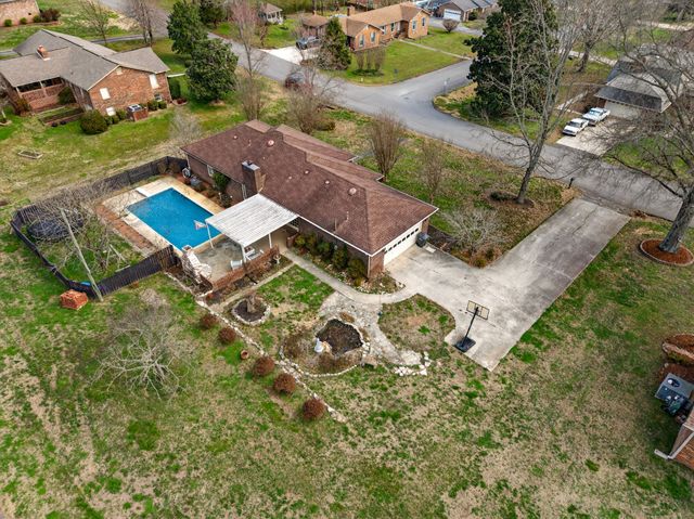 1882 Wellsbrook Dr, Fayetteville, TN 37334