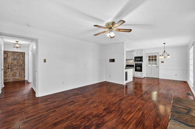 1882 Wellsbrook Dr, Fayetteville, TN 37334