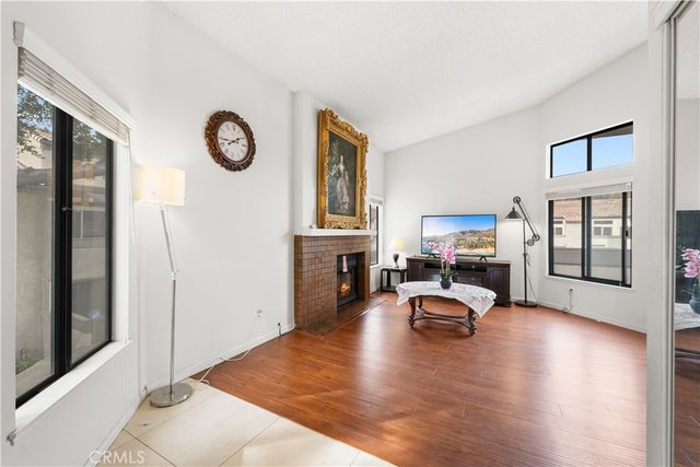 18 Town And Country, Pomona, CA 91766