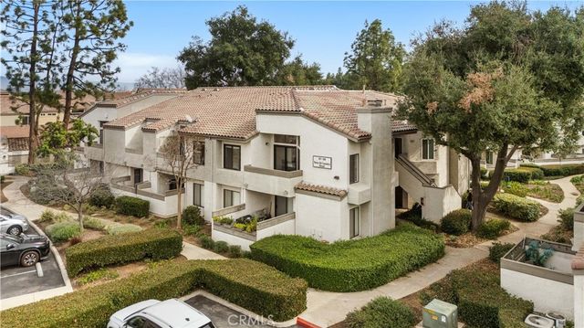 18 Town And Country, Pomona, CA 91766