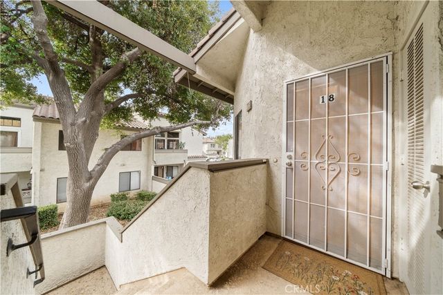 18 Town And Country, Pomona, CA 91766