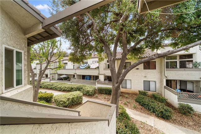 18 Town And Country, Pomona, CA 91766