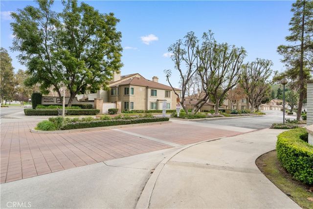 18 Town And Country, Pomona, CA 91766
